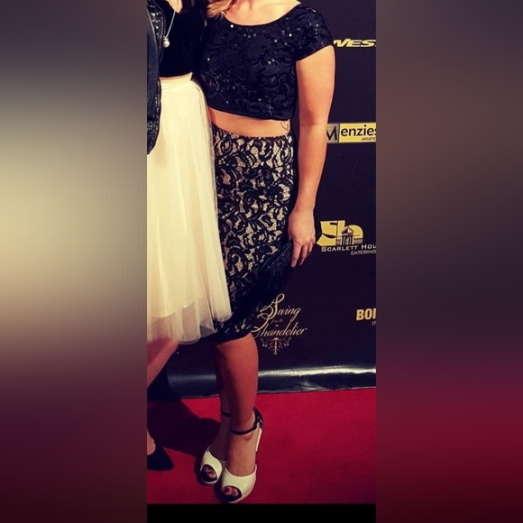 EXPRESS Black sequin Crop Top XS - Picture 8 of 13